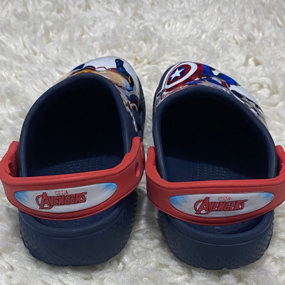 Crocs Marvel Avengers superhero boys size 11 crocs iconic comfort shoes ¥ - Picture 4 of 16